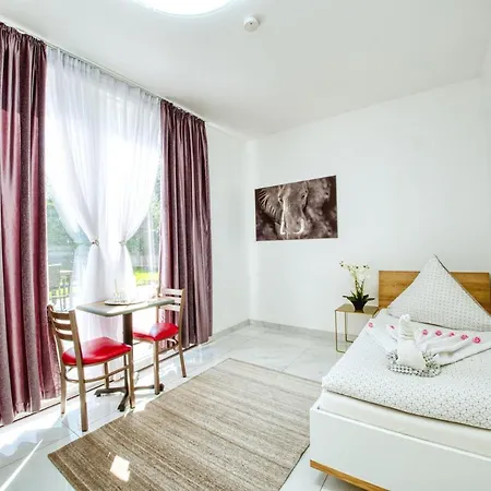 Amanda 3* Βερολίνο