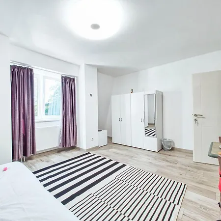 Amanda 3* Βερολίνο